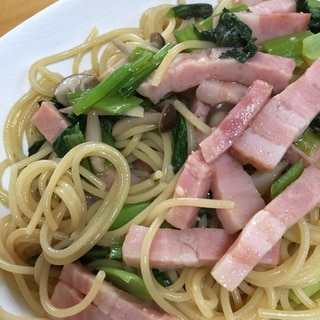 小松菜とベーコンシメジのニンニク醤油パスタ